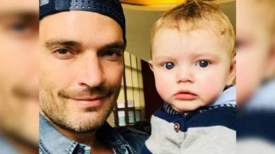 El actor Julián Gil y su hijo menor, Matías Gil de Sousa.// Foto Instagram.