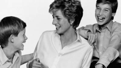 La princesa Diana de Gales dejó a sus hijos Harry y William, quienes han tratado de llevar su legado.