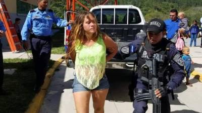 La mujer fue capturada por la Policía Nacional.