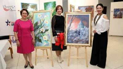 Rosario Córdova, la artista Martha Alegría y Gabriella Peña.