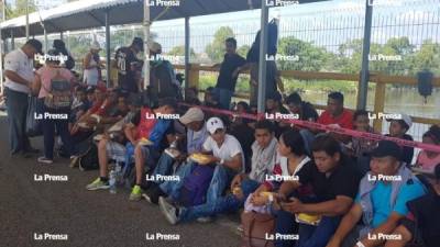 Miles de hondureños están a la espera de la tarjeta humanitaria.