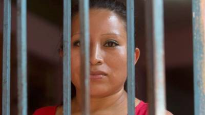 El caso se remonta al 14 de julio de 2007 cuando Teodora, que tenía nueve meses de embarazo, tuvo una emergencia obstétrica mientras trabajaba de empleada en un colegio de San Salvador.// Foto vía Amnistía Internacional.