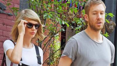 Taylor Swift junto a su novio Calvin Harris.