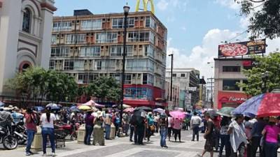 Los maestros se concentraron en el centro de la ciudad para expresar sus ideas y luchas.