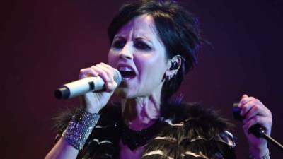 La vocalista Dolores O'Riordan de la banda The Cranberries. AFP/Archivo