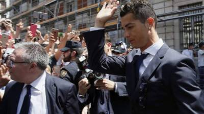 Cristiano Ronaldo es acusado de fraude fiscal por 14,7 millones de euros.