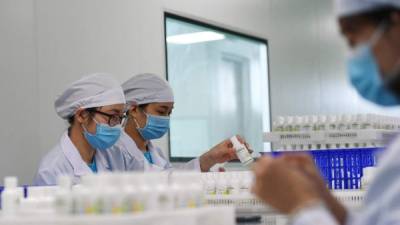 El coronavirus covid-19 pasó en pocas semanas de una emergencia local en China a una epidemia que amenaza al planeta. Foto AFP