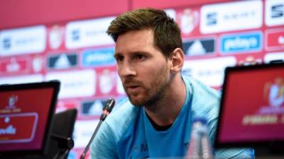 Messi fue cuestionado mayormente por la Champions, y con sus respuestas mostró estar tocado por un 'golpe durísimo' de encajar. Foto AFP