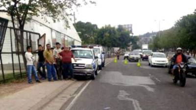 El cuerpo de la señora quedó cerca de las gradas del Hato en el bulevar Fuerzas Armadas de Tegucigalpa.
