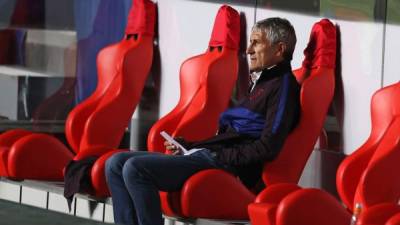 Quique Setién en el banquillo del Barcelona en Lisboa. Foto AFP