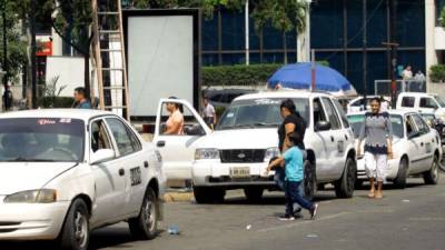 Taxistas hondureños aseguraron que su lucha está con el pueblo. Foto de archivo.