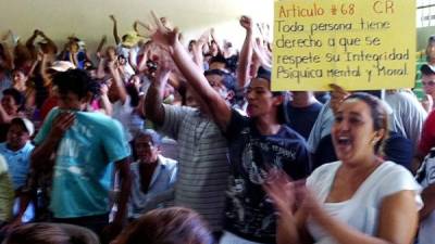 Decenas de habitantes de Ilama llegaron a pronunciarse en el cabildo abierto de este martes en la municipalidad.