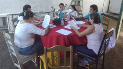 Personal del centro educativo Petronila de El Progreso, Yoro, se preparan para el proyecto “Toma Mi Mano”.