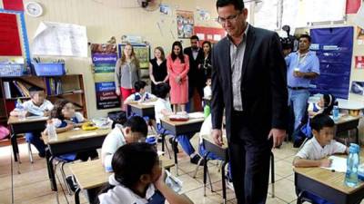 Escoto supervisó este martes la aplicación de las pruebas a los alumnos de un centro educativo capitalino.