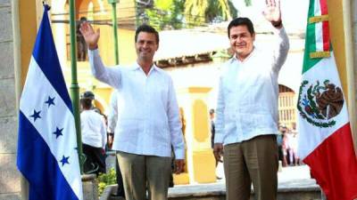 El presidente de México Enrique Peña Nieto con su homologo de Honduras, Juan Orlando Hernández.