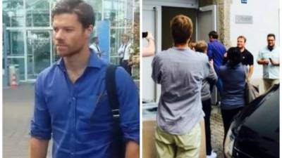 Xabi Alonso llegó a Múnich y de inmediato se sometió al chequeo médico.