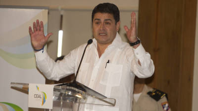 Hernández expuso un proyecto para la creación de zonas especiales de desarrollo, que contribuirán a generar empleo y desarrollo en Honduras.