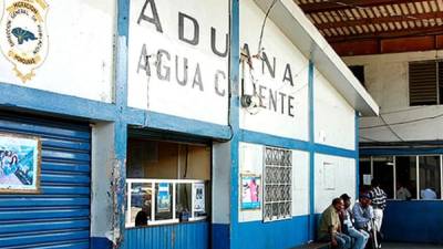 En un operativo de rutina en la aduana Agua Caliente fueron descubiertos los cubanos que viajaban ilegalmente hacia Estados Unidos.