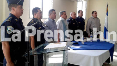 Los oficiales de varias unidades llegaron esta mañana a las instalaciones de la Policía Nacional en San Pedro Sula.