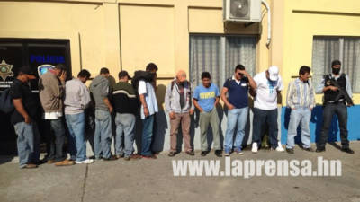 La DNIC presentó este jueves a los detenidos en San Pedro Sula antes de ser trasladados a la Fiscalía de Turno del Ministerio Público.