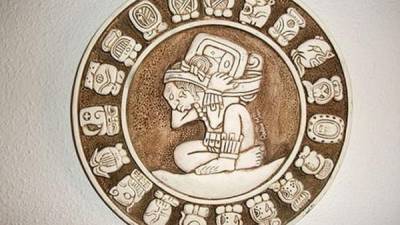 El descubrimiento fue hecho en el tablero Este, descubierto en el Edificio I del grupo XVI de Palenque, Chiapas en 1993.