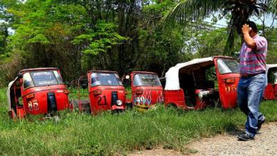 Las unidades de transporte están expuestos a la intemperie en los predios de la 105 Brigada de Infantería de San Pedro Sula y el Tercer Batallón en Naco.