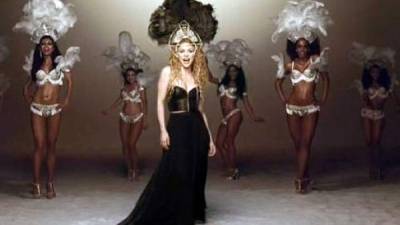 El tema 'La la la' de Shakira suena más que 'We are one' de Pitbull en las radioemisoras de Latinoamérica.