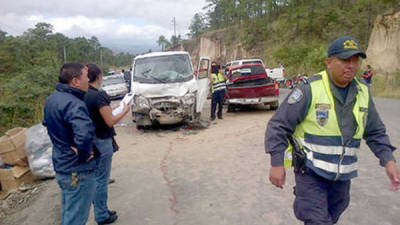 Dos de los tres fallecidos fueron trasladados aún con vida al hospital Escuela Universitario donde minutos después perecieron según la Cruz Roja Hondureña.