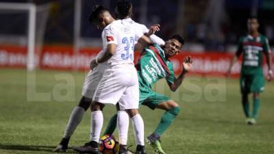 Kevin Álvarez agredió a Cristian Cálix en el clásico Olimpia-Marathón. Foto Juan Salgado