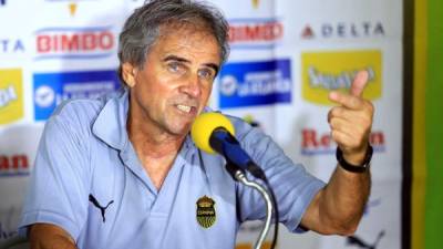 Mario Zanabria, durante la rueda de prensa después del partido. Foto Jordan Perdomo