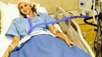 Aracely Arámbula en su breve paso por el hospital. Foto: Twitter/Leonardo Arámbula