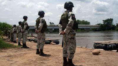 Militares mexicanos resguardan la frontera sur del país para evitar el ingreso de migrantes centroamericanos./AFP.