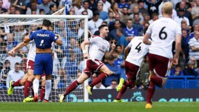 El Burnley dio la sorpresa de la jornada venciendo al Chelsea en Stamford Bridge en el inicio de la Premier League. Foto EFE
