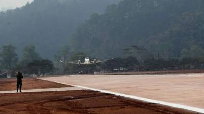 Avión en el que el presidente de Honduras, Juan Orlando Hernández, llegó al aeródromo Río Amarillo en Copán.