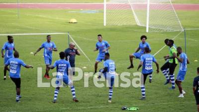 Los jugadores de la Selección de Honduras entrenando en el estadio Olímpico. Foto Yoseph Amaya