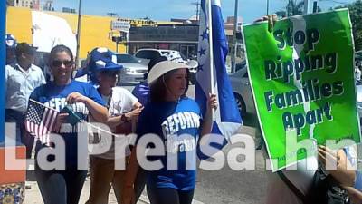 Los hondureños en Miami se dieron cita el domingo para participar en la caminata y protestar por las deportaciones.