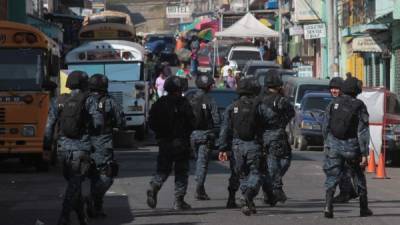 Elementos motorizados participan en los recorridos en mercados de Comayagüela.