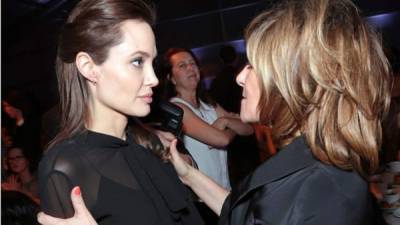 Así reaccionó Angelina Jolie cuando la alta ejecutiva de Sony, Amy Pascal intentó saludar.