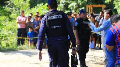 Un policía en una escena del crimen en Honduras. Foto de archivo.