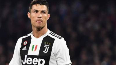 Bombazo. La prensa en Italia ha revelado este día que el portugués Cristiano Ronaldo le ha solicitado la llegada de seis jugadores a la directiva de la Juventus para poder conseguir la ansiada Champions League. El astro luso ha puesto como condición que el club se refuerze para poder quedarse.