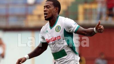 James Cabezas celebrando su golazo con el Juticalpa FC ante la Real Sociedad. Foto Juan Salgado