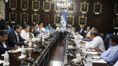 El presidente Juan Orlando Hernández ha venido dialogando con diferentes sectores sobre la lucha contra la corrupción.