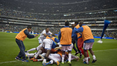 La celebración de Honduras sobre México. AFP