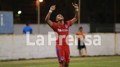 Rony Martínez inauguró el marcador en el estadio Excélsior. Foto Melvin Cubas