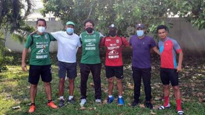 Emil Martínez acompañado por Jorge Pineda, 'Maní' Suazo, Héctor Vargas, Rolin Peña y Mario Berríos en su primer día de trabajo con Marathón.