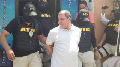 Momentos en que el exdiputado Denis Roberto Velásquez Yánez era detenido por los agentes de la Atic.