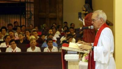 El padre Raúl Najarro ofició la misa el pasado viernes.