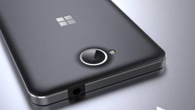 Fotografía del modelo Lumia 650, uno de los modelos más recientes lanzados al mercado por Microsoft.