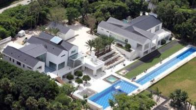El golfista estadounidense Tiger Woods se autorregaló esta lujosa mansión ubicada en el estado de Florida. Un pequeño paraíso su casa.