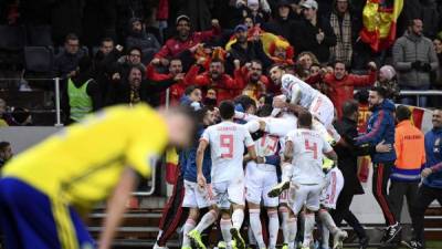 Los jugadores de España celebrando el gol de Rodrigo Moreno contra Suecia.